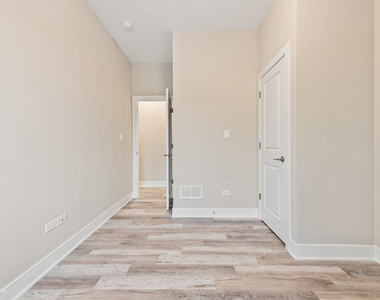6534 S Maryland Avenue - Photo Thumbnail 5