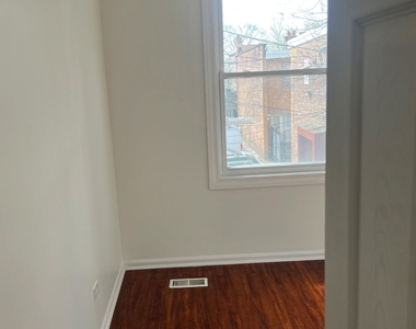 1715 E 70th Street - Photo Thumbnail 7
