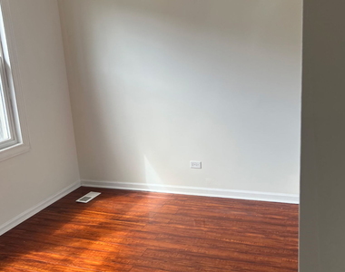 1715 E 70th Street - Photo Thumbnail 8
