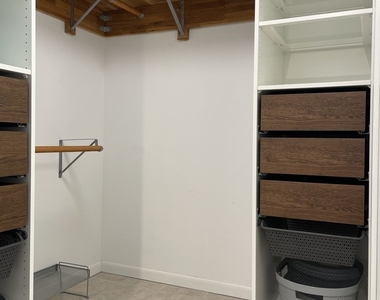 1660 N Lasalle Drive - Photo Thumbnail 22