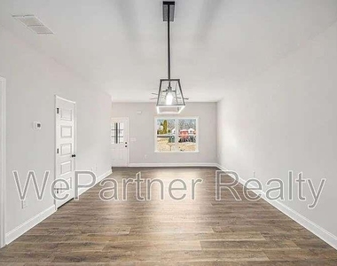 136 Crest Pointe - Photo Thumbnail 4
