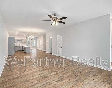 136 Crest Pointe - Photo Thumbnail 1