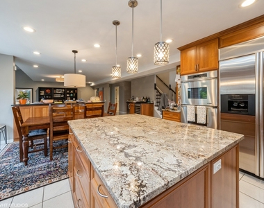 445 Blue Ash Drive - Photo Thumbnail 9