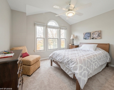 445 Blue Ash Drive - Photo Thumbnail 12