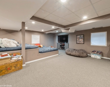 445 Blue Ash Drive - Photo Thumbnail 16