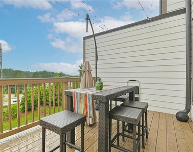 2048 Holtz Lane - Photo Thumbnail 24