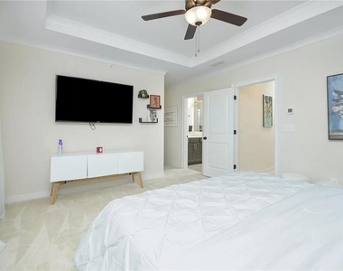 2048 Holtz Lane - Photo Thumbnail 16