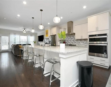 2048 Holtz Lane - Photo Thumbnail 7