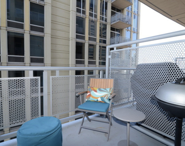 700 N Larrabee Street - Photo Thumbnail 9