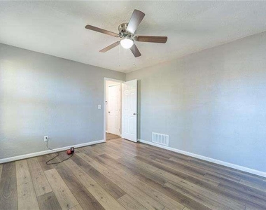 2716 Lake Park Ridge - Photo Thumbnail 19