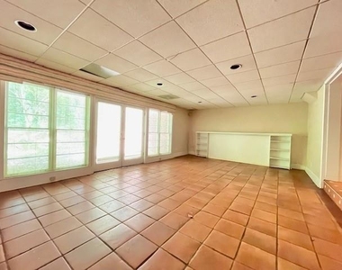 2396 Lavista Road Ne - Photo Thumbnail 20