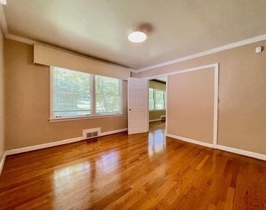 2396 Lavista Road Ne - Photo Thumbnail 3