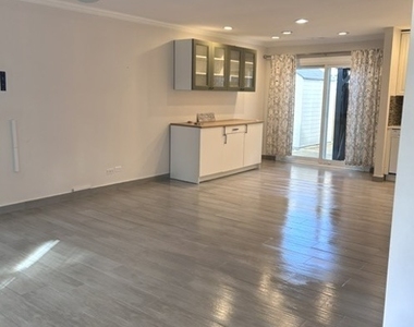 5045 Rochester Drive - Photo Thumbnail 2