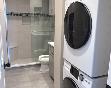 5045 Rochester Drive - Photo Thumbnail 18