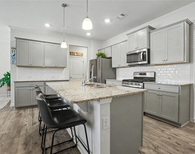 723 Woodstock Grove Drive - Photo Thumbnail 10