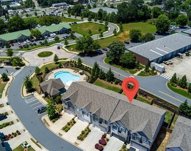 723 Woodstock Grove Drive - Photo Thumbnail 4