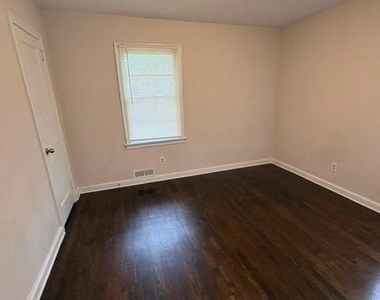 2174 Trailwood Drive Se - Photo Thumbnail 12
