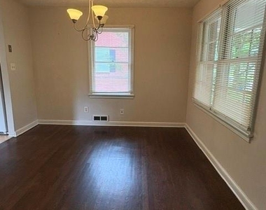 2174 Trailwood Drive Se - Photo Thumbnail 4