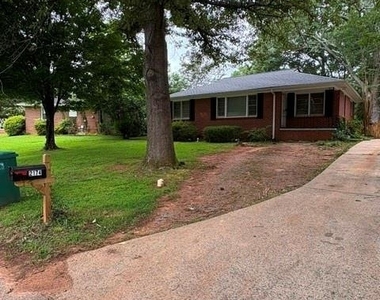 2174 Trailwood Drive Se - Photo Thumbnail 2