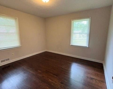 2174 Trailwood Drive Se - Photo Thumbnail 11