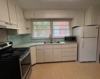 2174 Trailwood Drive Se - Photo Thumbnail 6