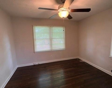 2174 Trailwood Drive Se - Photo Thumbnail 15