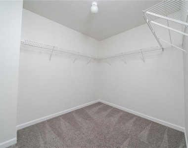 7683 Creekside Lane - Photo Thumbnail 14