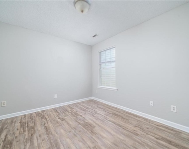 7683 Creekside Lane - Photo Thumbnail 12