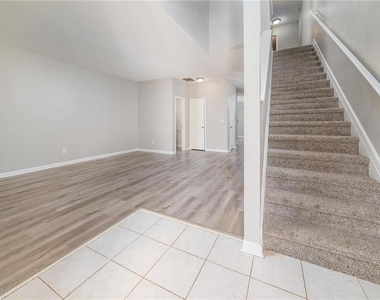 7683 Creekside Lane - Photo Thumbnail 2