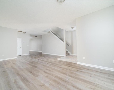 7683 Creekside Lane - Photo Thumbnail 3