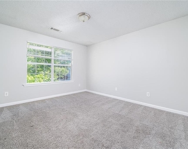 7683 Creekside Lane - Photo Thumbnail 15