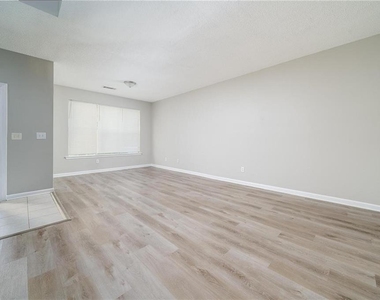 7683 Creekside Lane - Photo Thumbnail 4