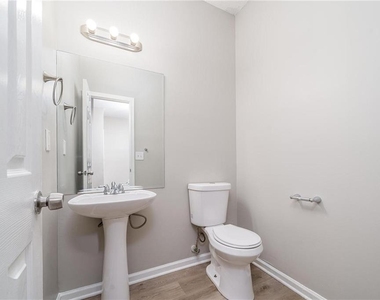 7683 Creekside Lane - Photo Thumbnail 8