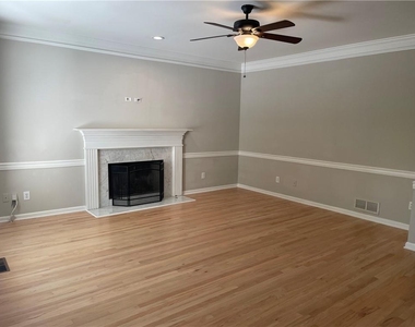 1915 Habersham Trace - Photo Thumbnail 2