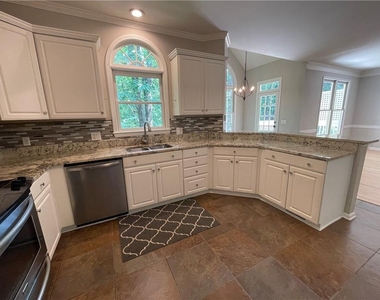 1915 Habersham Trace - Photo Thumbnail 4