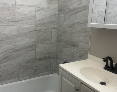 8244 W 87th Street - Photo Thumbnail 5