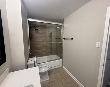 211 E Ohio Street - Photo Thumbnail 4