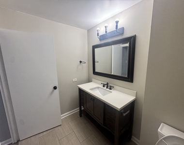 211 E Ohio Street - Photo Thumbnail 6