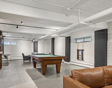4950 N Marine Drive - Photo Thumbnail 15