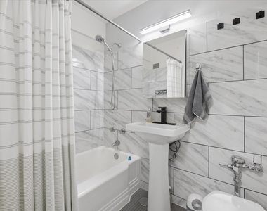 4950 N Marine Drive - Photo Thumbnail 11