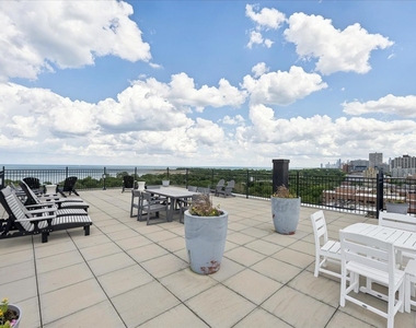 4950 N Marine Drive - Photo Thumbnail 16