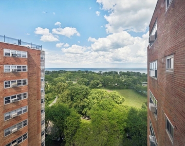 4950 N Marine Drive - Photo Thumbnail 19