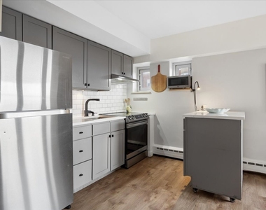 4950 N Marine Drive - Photo Thumbnail 3
