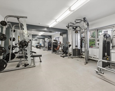 4950 N Marine Drive - Photo Thumbnail 12