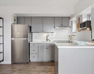 4950 N Marine Drive - Photo Thumbnail 4