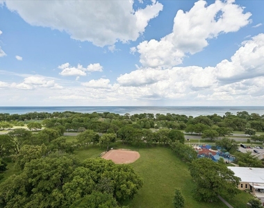 4950 N Marine Drive - Photo Thumbnail 17