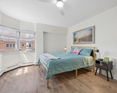 4950 N Marine Drive - Photo Thumbnail 10