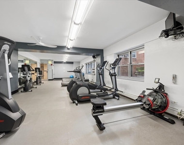 4950 N Marine Drive - Photo Thumbnail 13