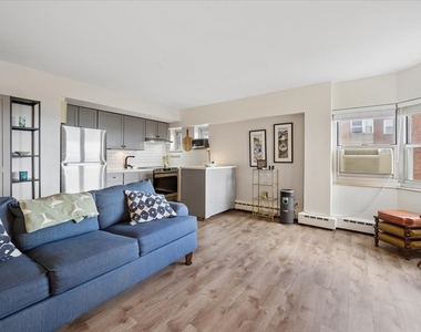 4950 N Marine Drive - Photo Thumbnail 8