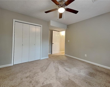 5142 Manitou Way - Photo Thumbnail 9